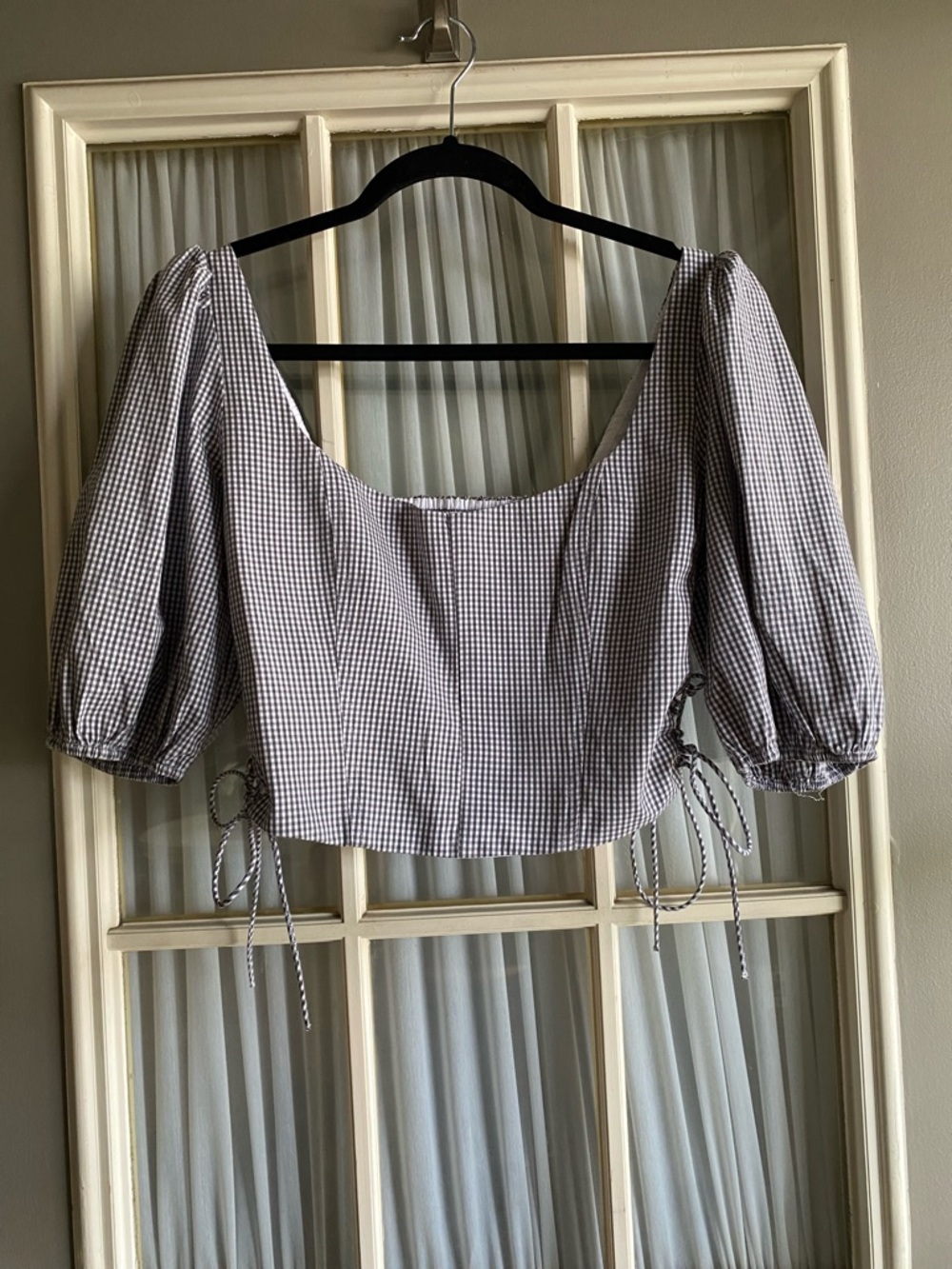Abercrombie & Fitch Gray and White Gingham Puff Sleeve Crop Top